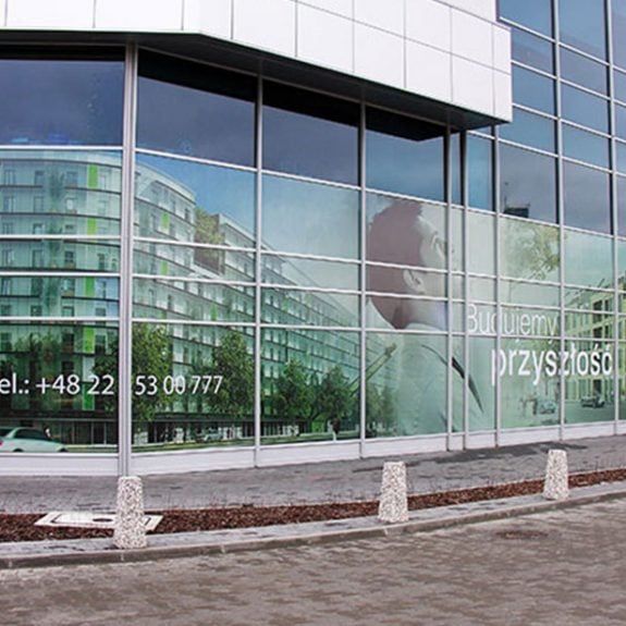 Oklejanie szyb folią - okna biura Warszawa